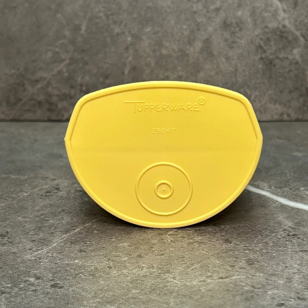 Vintage Tupperware Yellow Flour Sugar Scoop 292-17 Retro Kitchen Tool